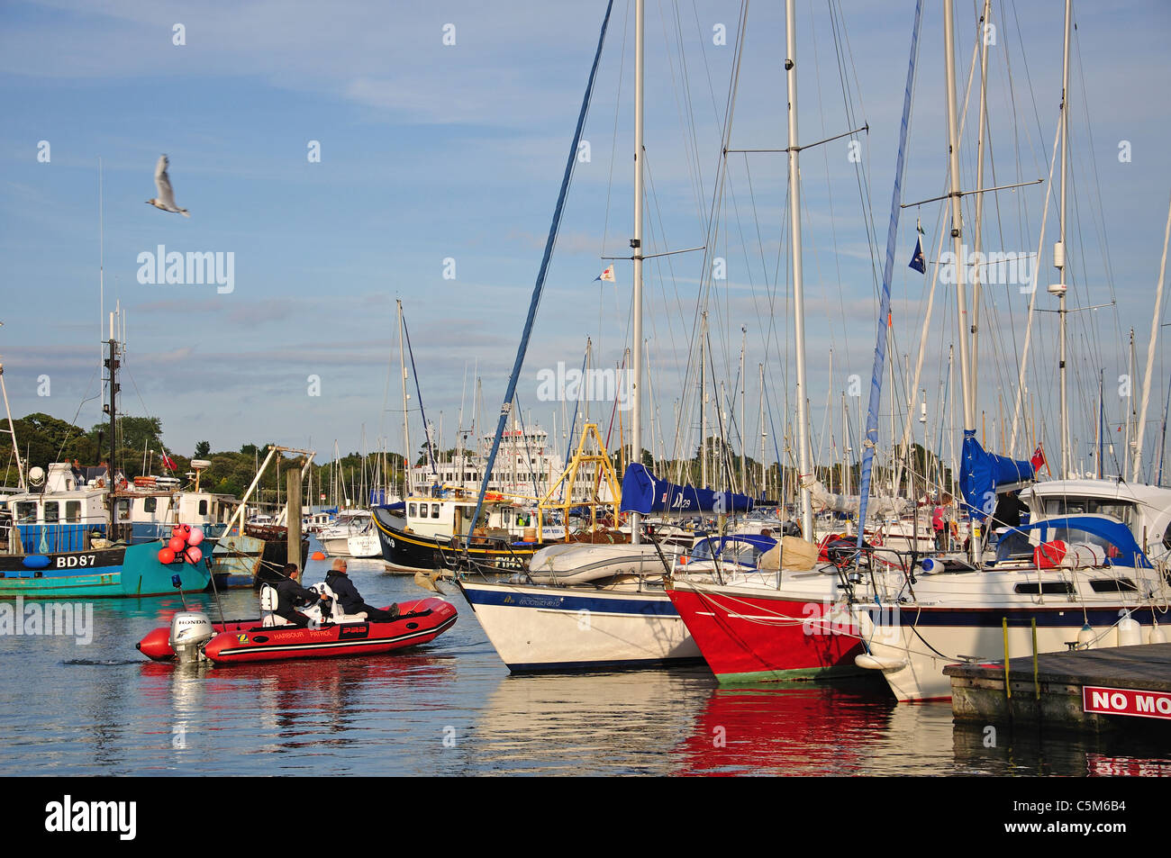 Lymington Lymington, Marina, Distrito de New Forest, Hampshire, Inglaterra, Reino Unido Foto de stock