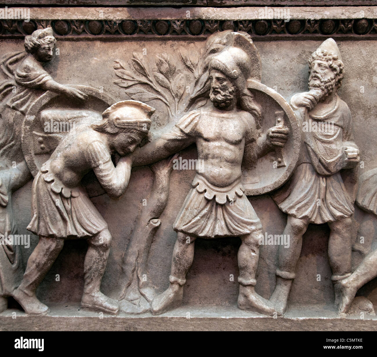 Sarcófago romano Aurelia Botania Demetria 2th SEGUNDO SIGLO AD Afrodita París, derrotado por Menelaos escenas de Troya Guerra Odysseus Foto de stock