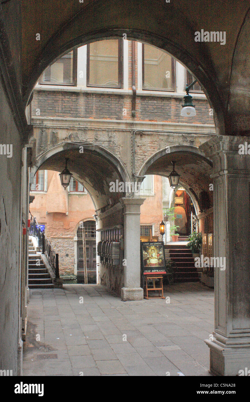 Arcos en Venecia, Italia Foto de stock