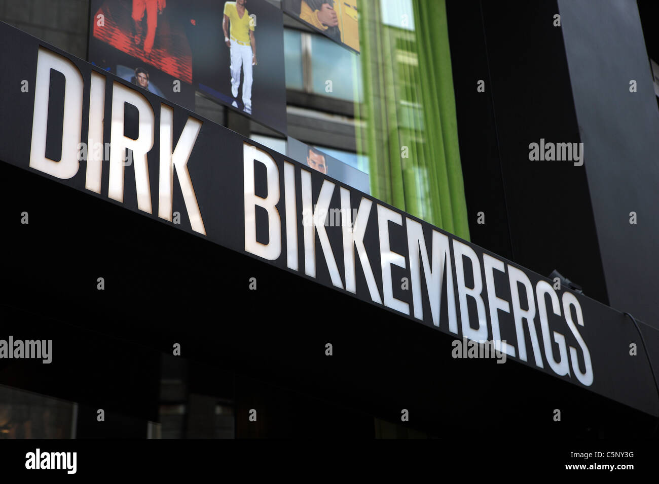 Dirk Bikkembergs flagship store en Mil n Fotograf a de stock Alamy