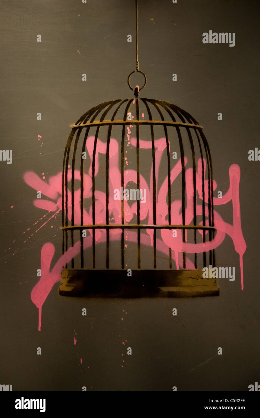 Banksy grafitti imagen de su firma dentro de una jaula de pájaros, Bristol, Inglaterra Foto de stock