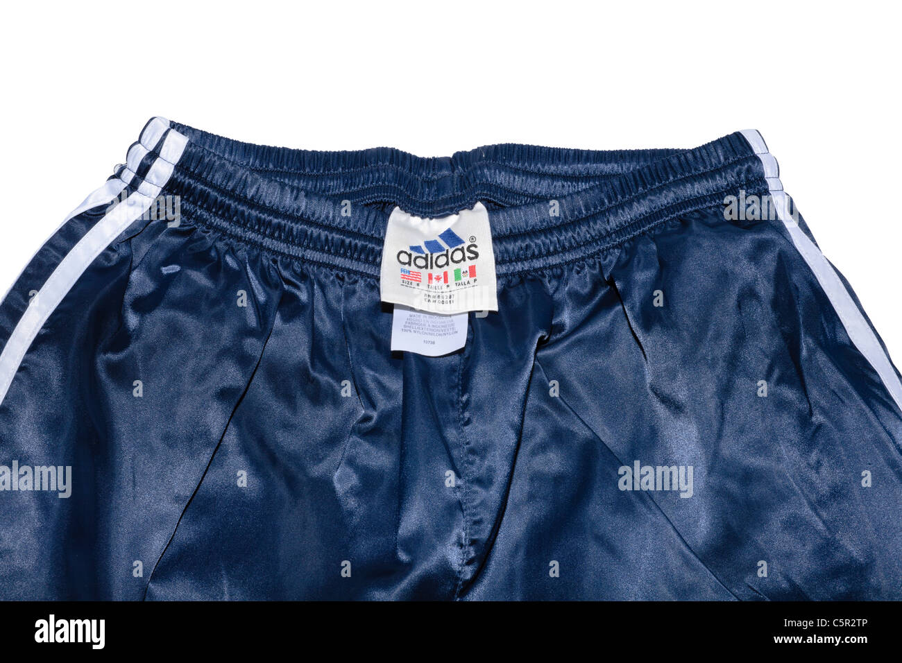 Detalle de etiqueta de lavado de un de nylon vintage Adidas shorts Fotografía de stock - Alamy