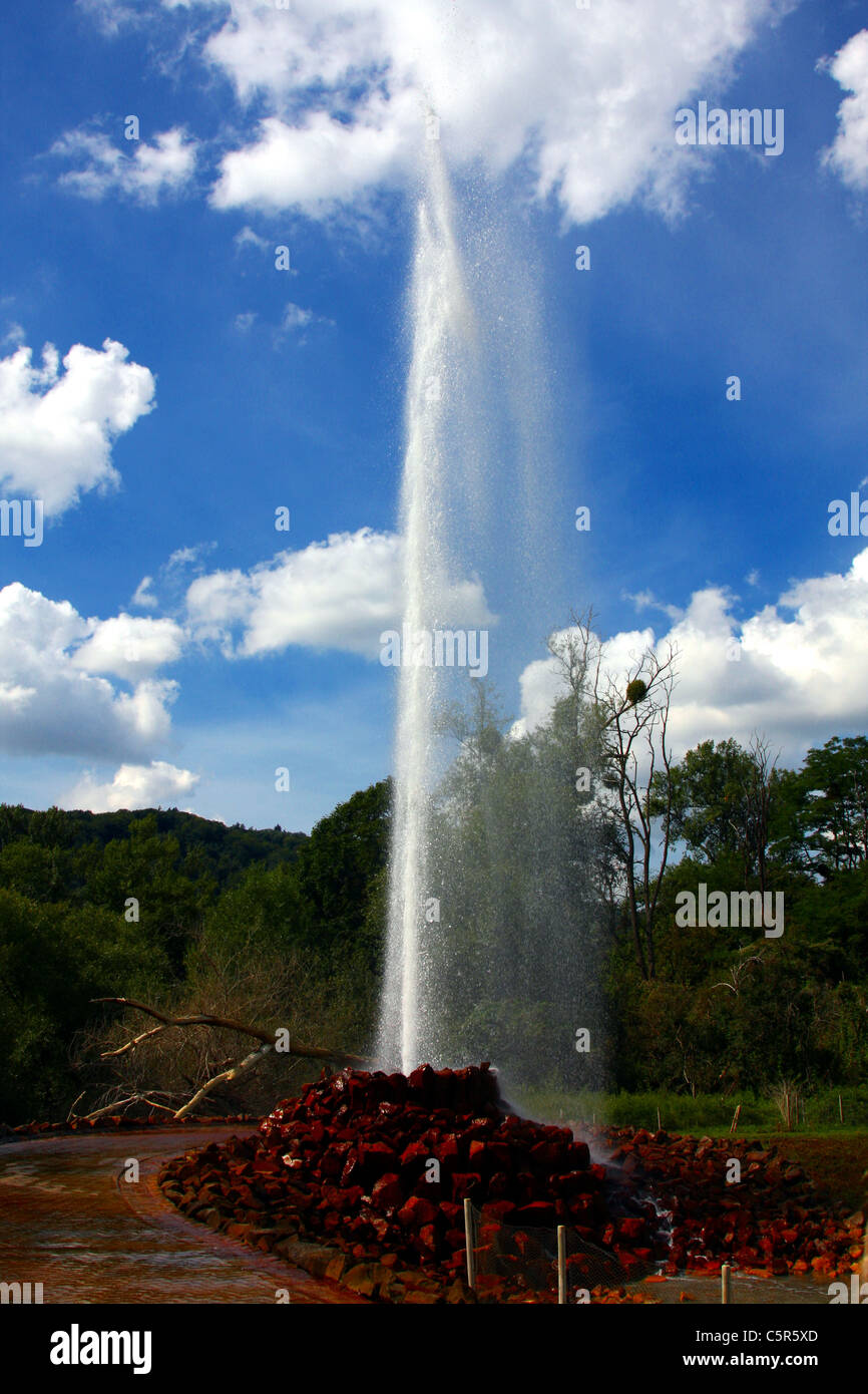 Cold water geyser fotografías e imágenes de alta resolución Alamy