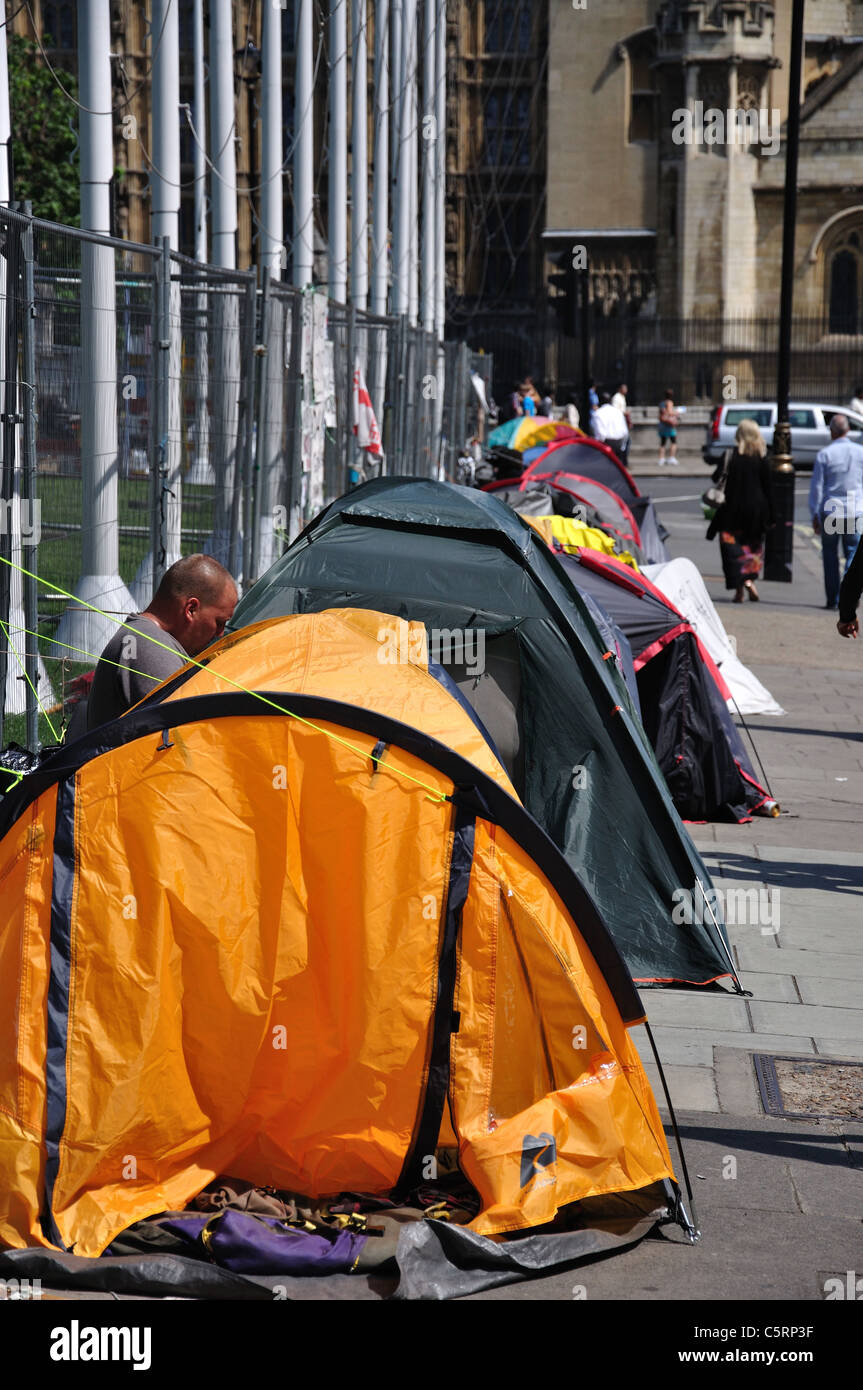 Campamento de protesta en la Plaza del Parlamento, Westminster, la ciudad de Westminster, Greater London, England, Reino Unido Foto de stock