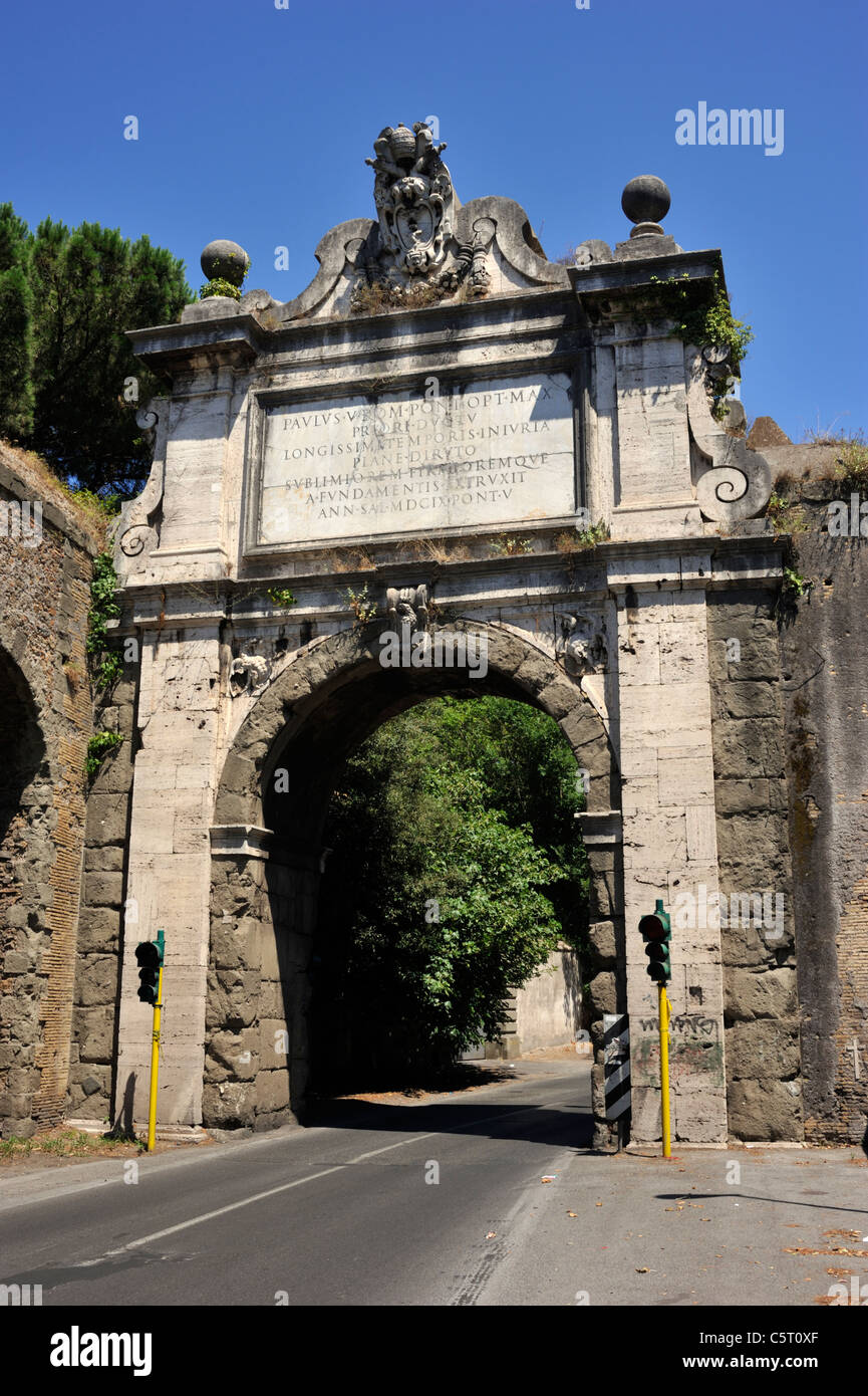Italia, Roma, Via Aurelia antica, tiradiavoli arch Foto de stock