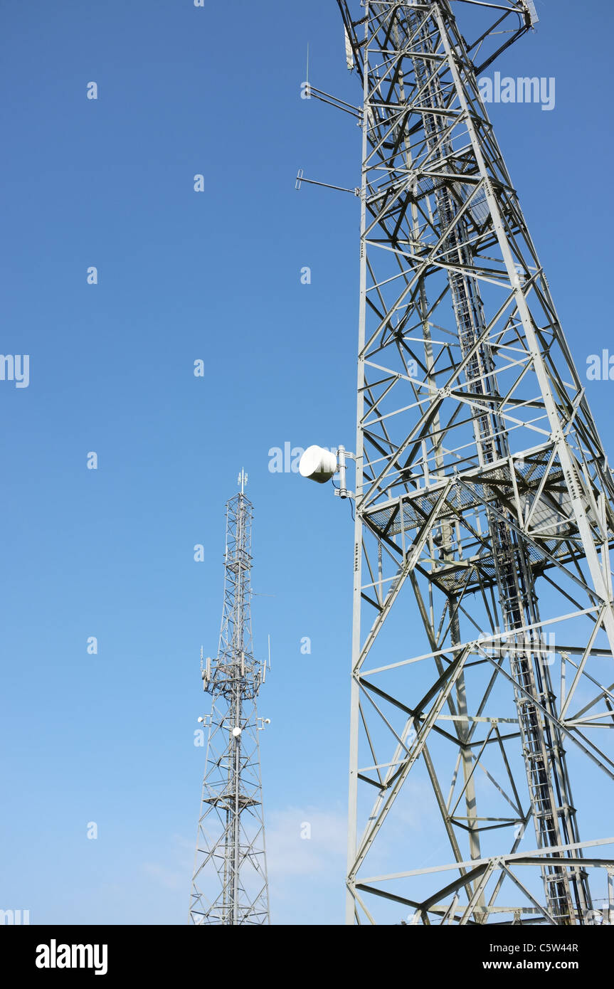 Las torres de comunicación de sección transversal cuadrada construcción