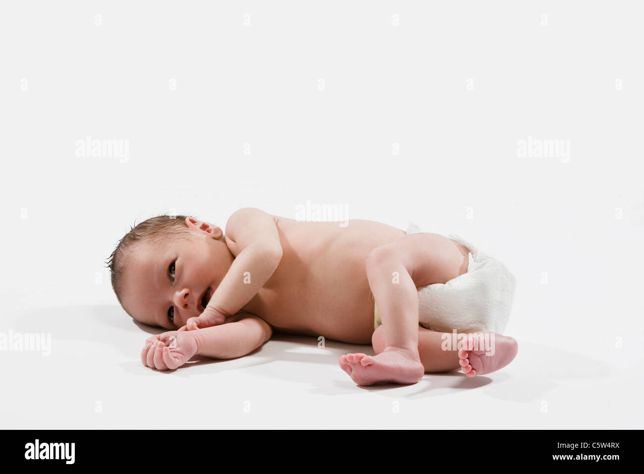 Baby Girl (0-4 semanas) llevando pañal Foto de stock