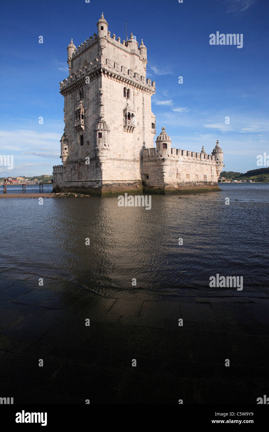 Portugal, Extremadura, Lisboa, vista de la torre de Belém. Foto de stock