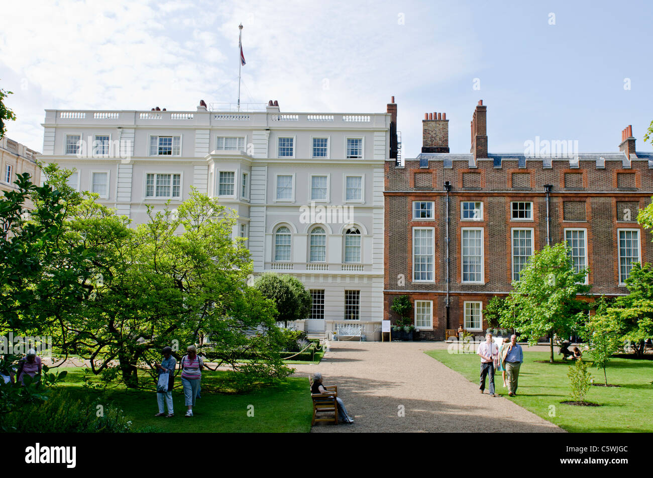 Clarence House y St James's Palace garden. Casa del príncipe Carlos y Camilla, Duquesa de Cornualles. Londres, Gran Bretaña. Foto de stock