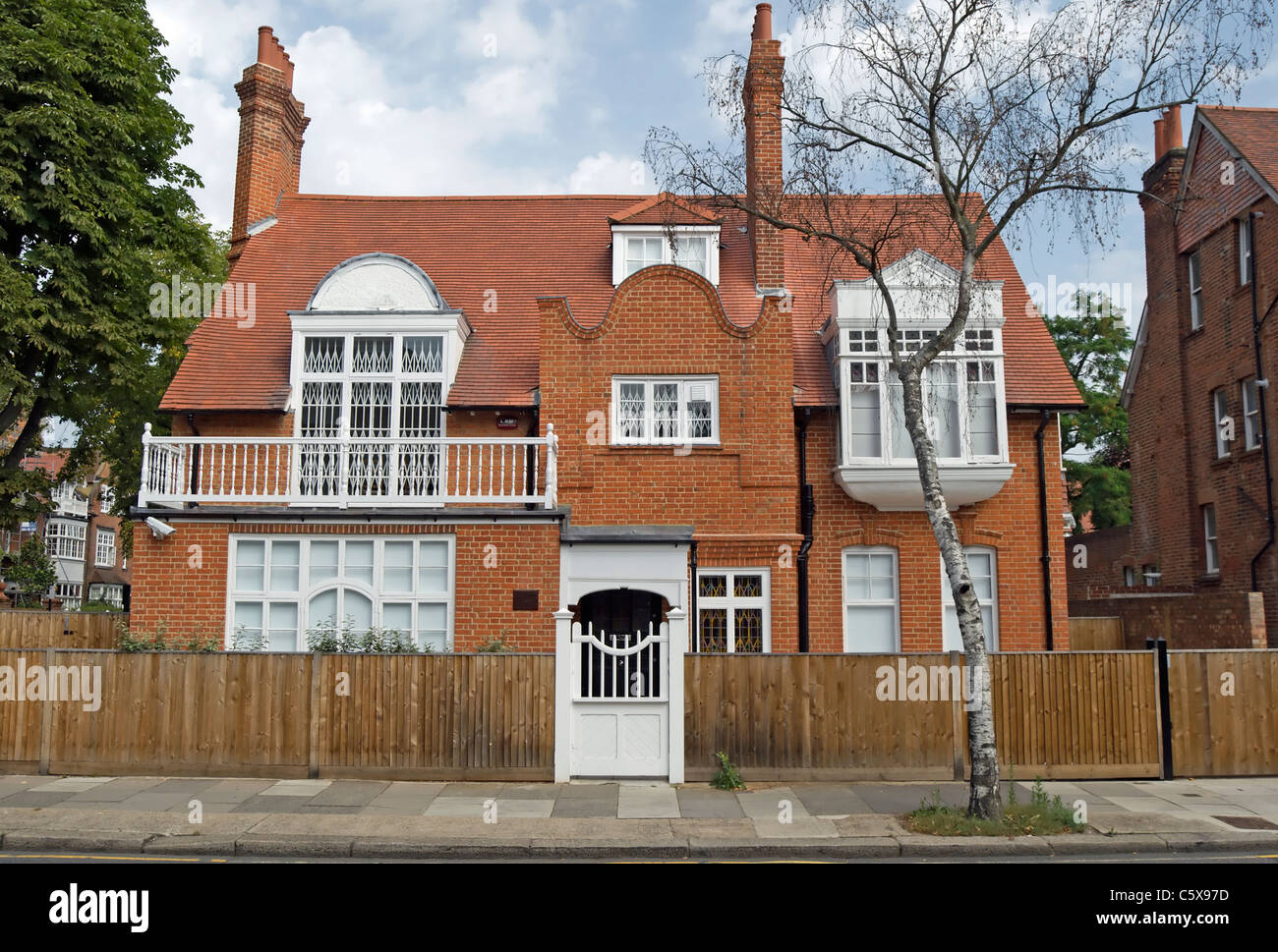 Una casa del siglo XIX en Bedford Park, Chiswick, Londres, Inglaterra
