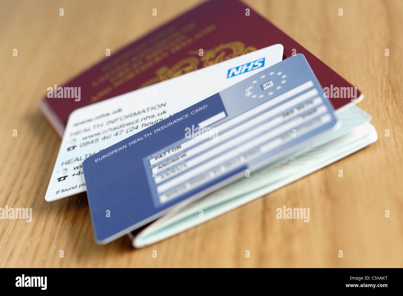 Tarjeta TSE NHS del Reino Unido y pasaporte. Foto de stock