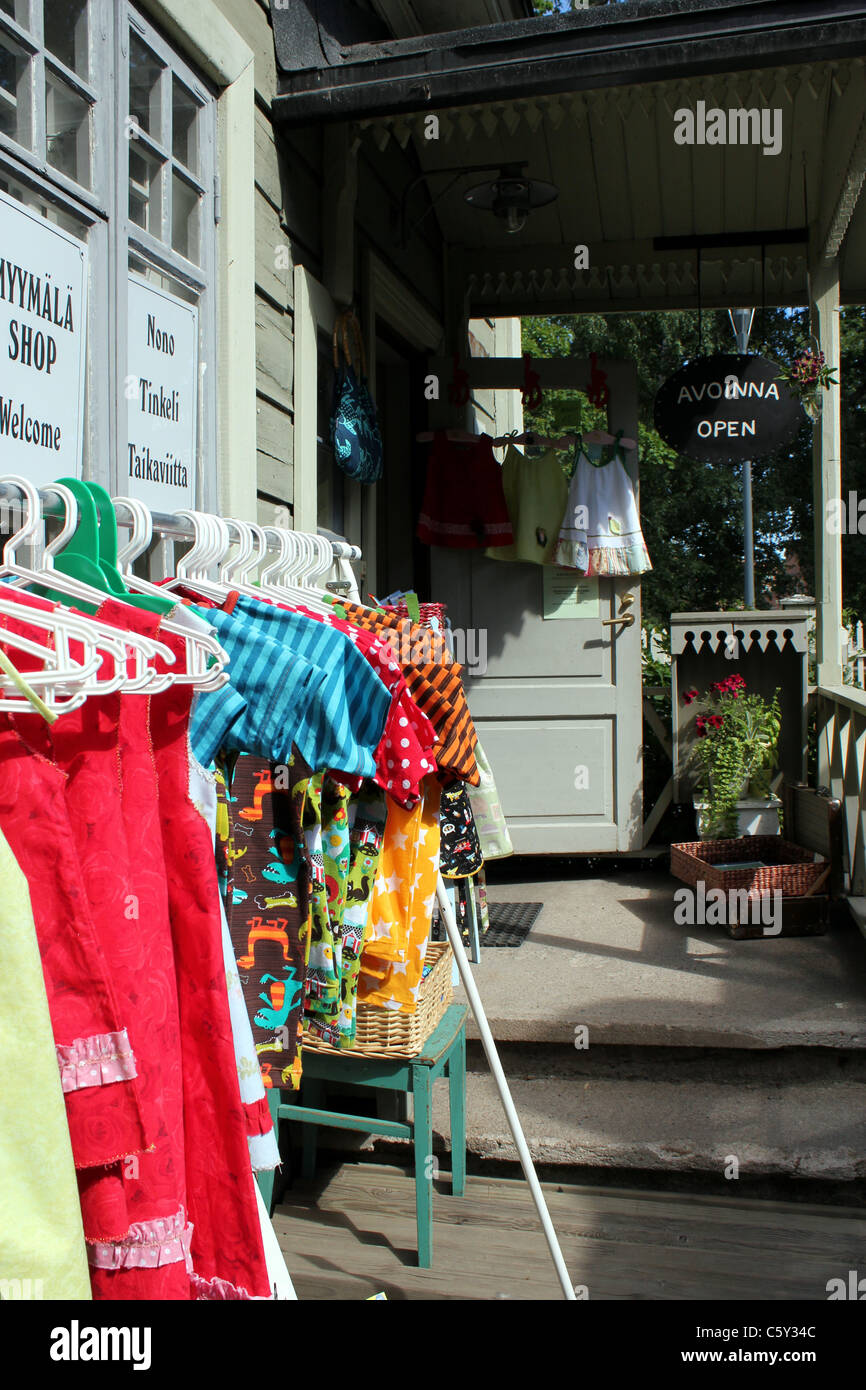 Tienda artesanal que vende ropa artesanal para niños´s Tallipiha, Tampere  Fotografía de stock - Alamy