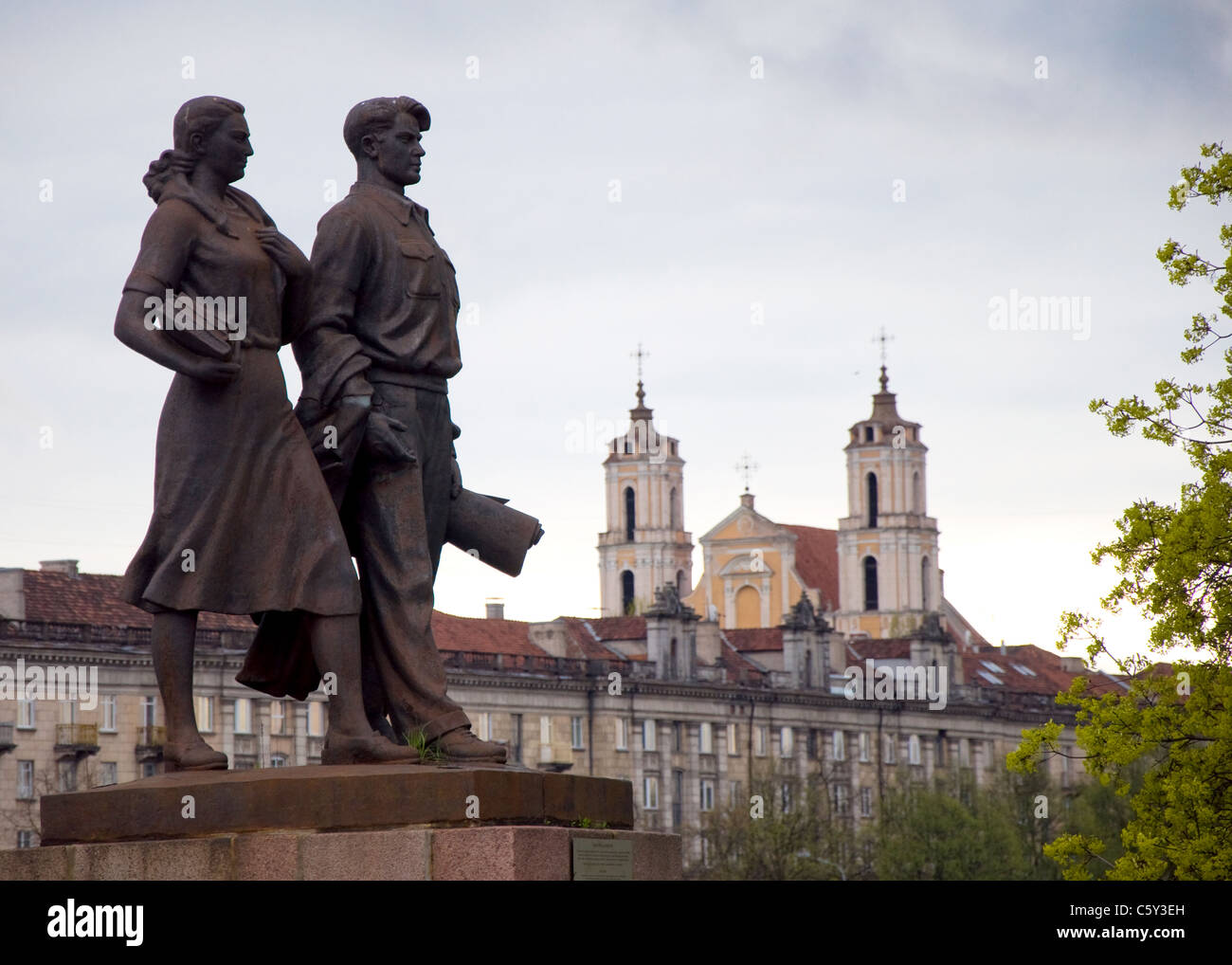 Estatuas soviético sobre el puente verde, Vilnius, Lituania Foto de stock