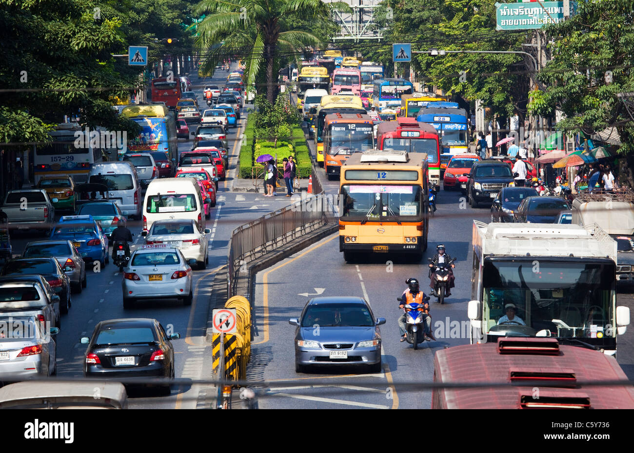 El tráfico pesado en Bangkok, Tailandia Foto de stock