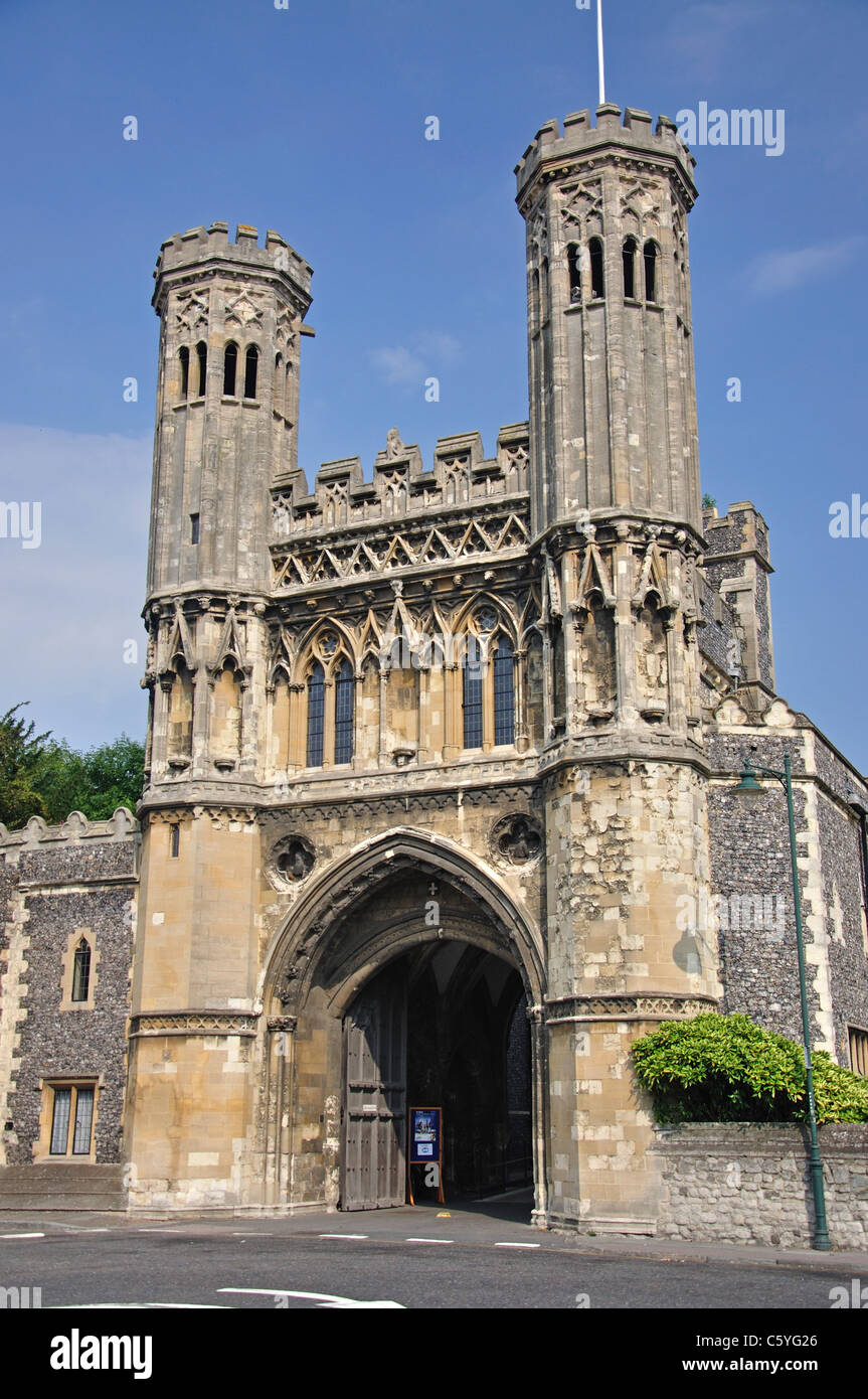 La Gran Puerta del siglo XIV, Canterbury, ciudad de Canterbury, Kent, Inglaterra, Reino Unido Foto de stock