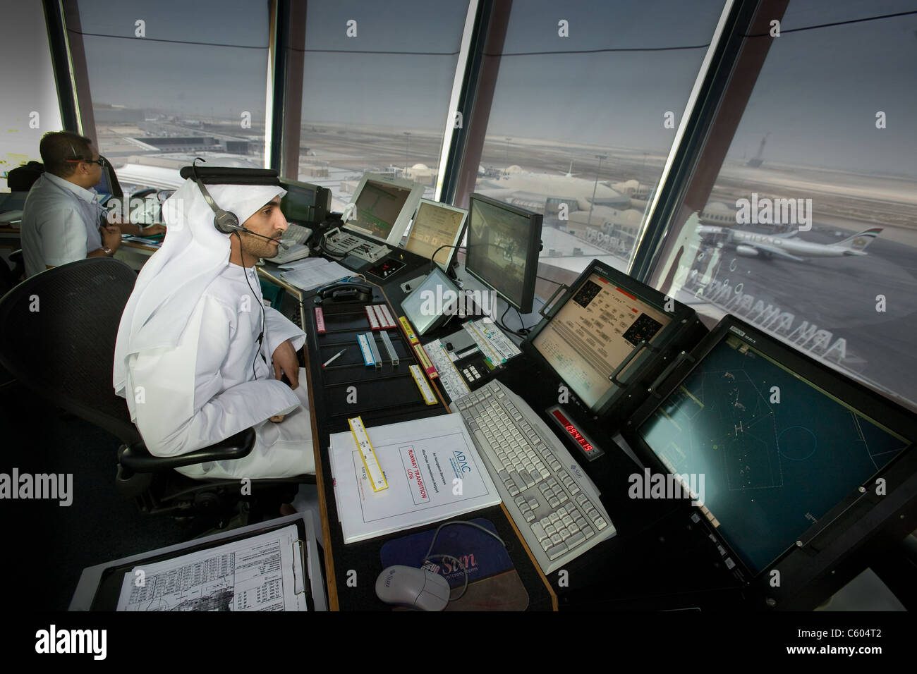 Torre de Control del aeropuerto de Abu Dhabi Foto de stock