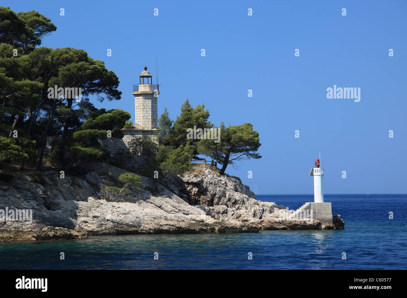 Faro en la isla Daksa, el puerto de Dubrovnik, Croacia Foto de stock
