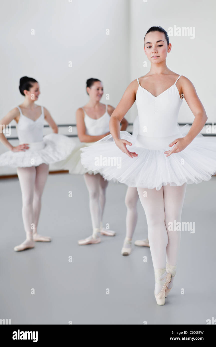 Descomponer transferencia de dinero recepción Mujer en traje de ballet danza Fotografía de stock - Alamy