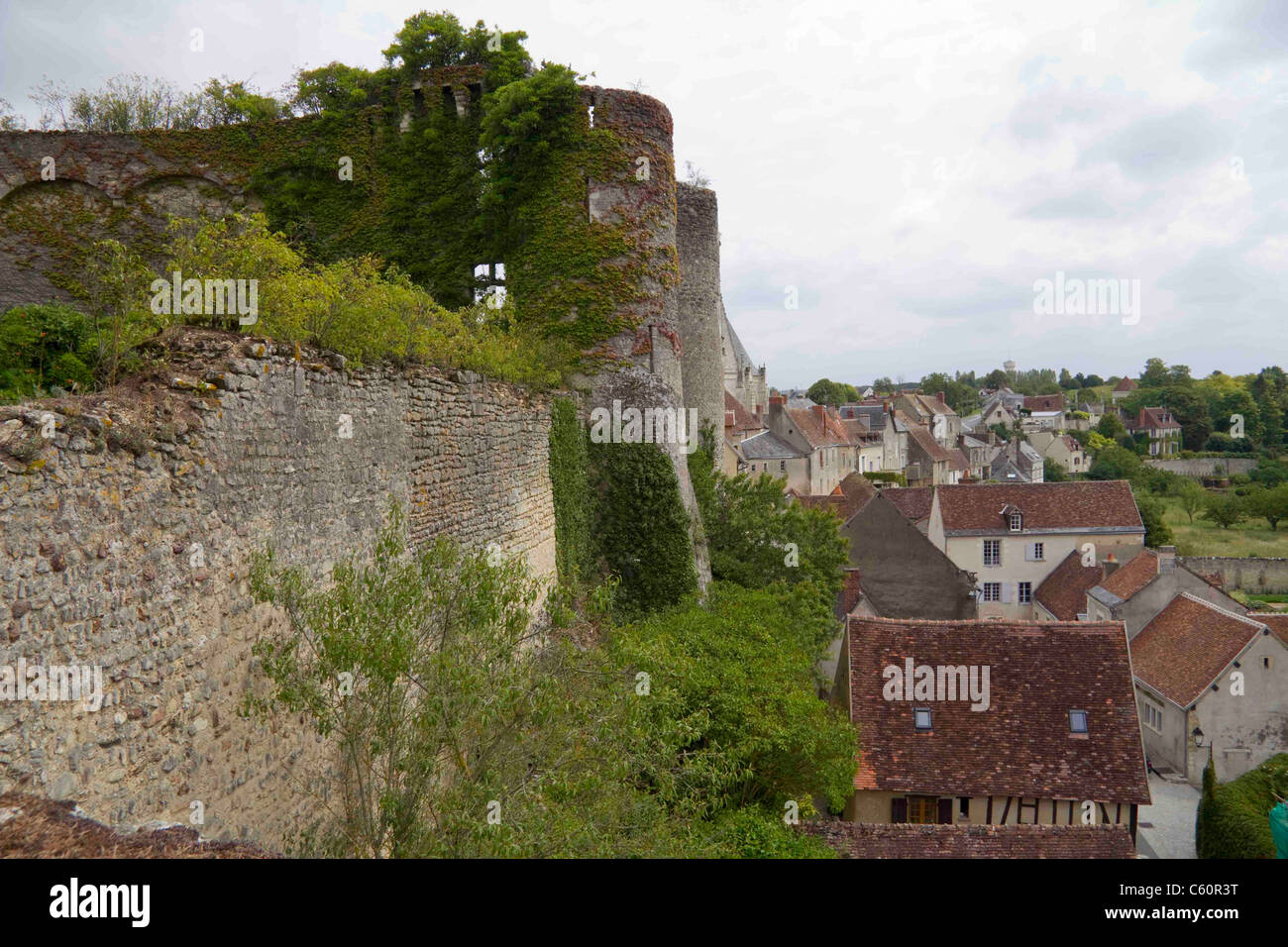 Castillo y la ciudad de Montresor Cher Valle Francia Foto de stock