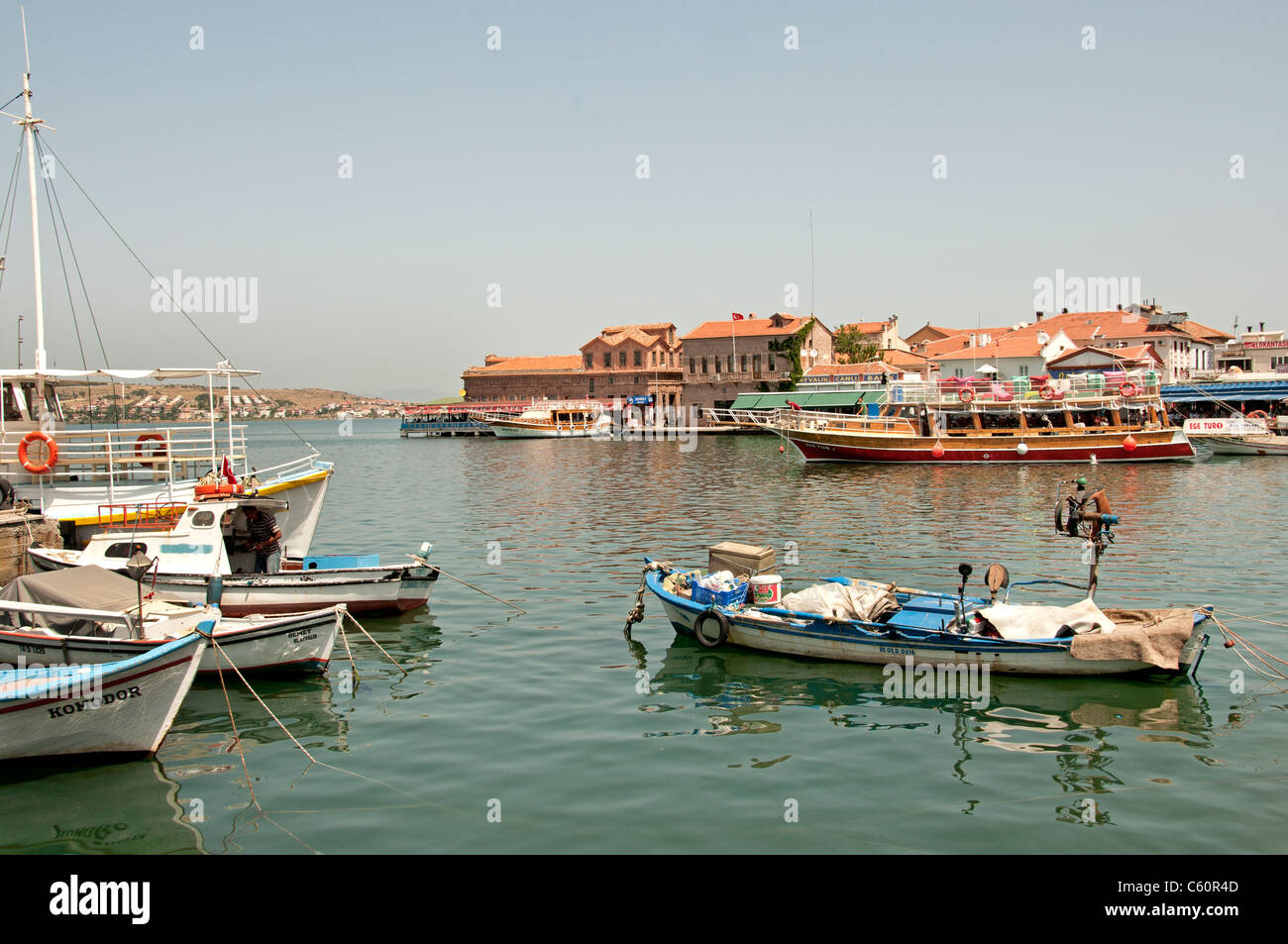 Puerto viejo Ayavalik Harbour Town Bazar mercado turco Turquía Foto de stock