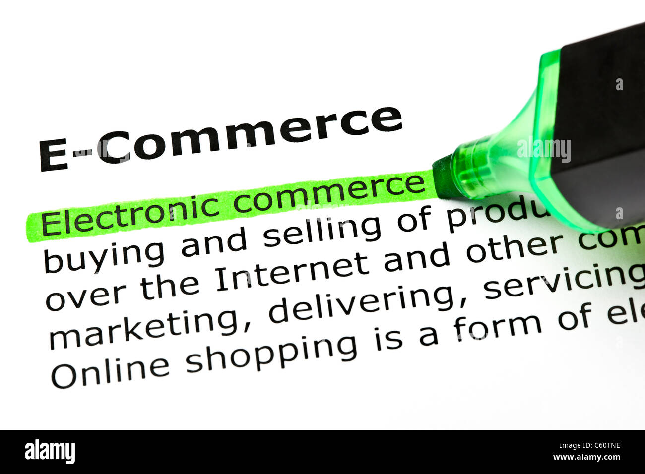 "Comercio electrónico" resaltada en verde, bajo el título de 'E-Commerce' Foto de stock