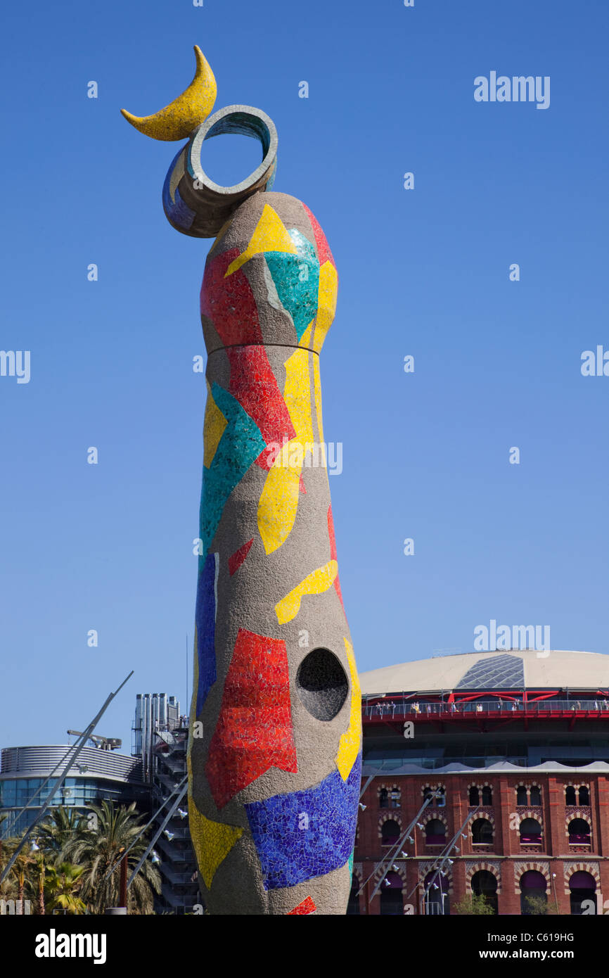 España, Barcelona, Parque Joan Miró, Mujer y Pájaro escultura de Joan Miró  Fotografía de stock - Alamy
