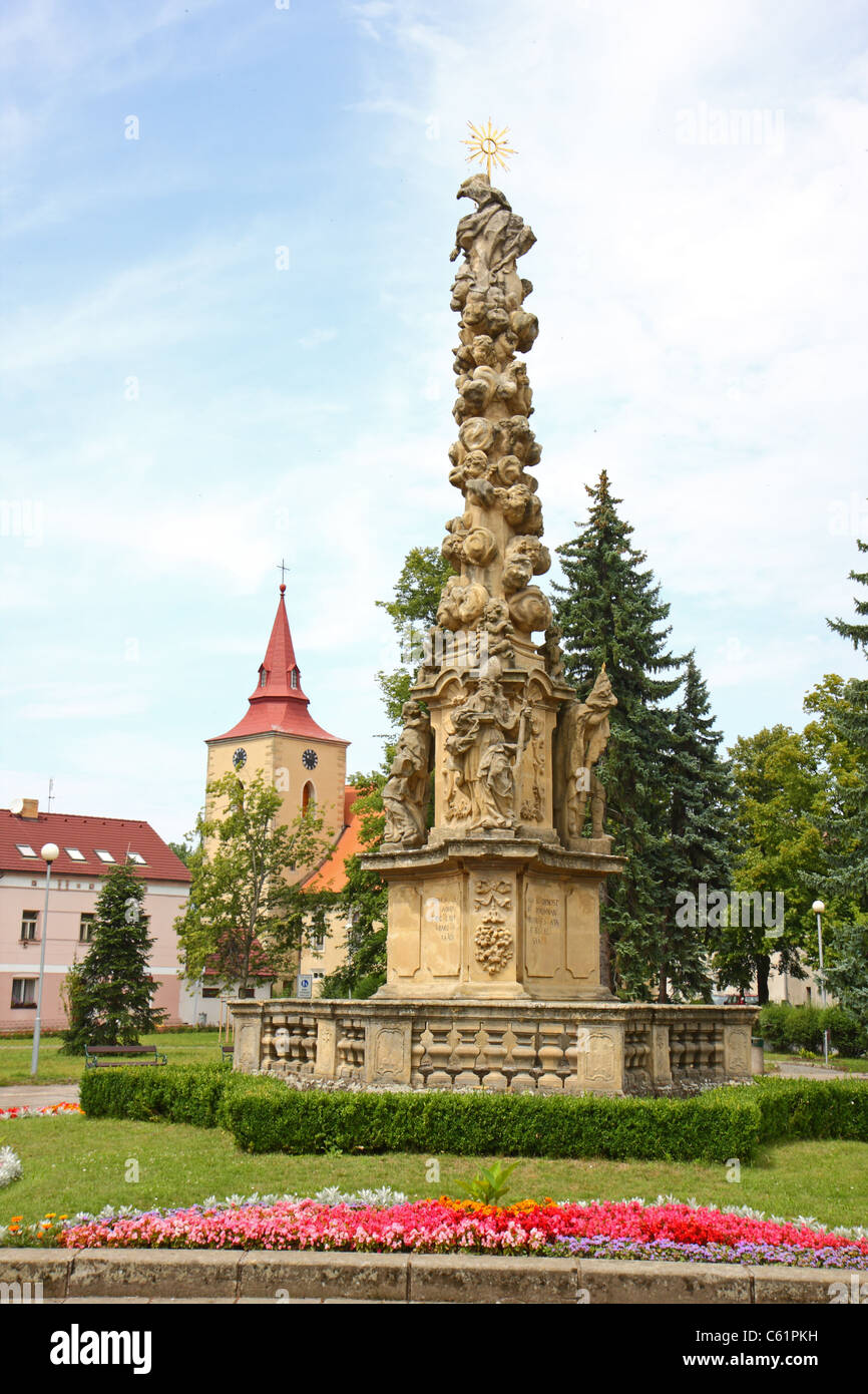 Columna de la santísima Trinidad en Bakov nad Jizerou, República Checa Foto de stock