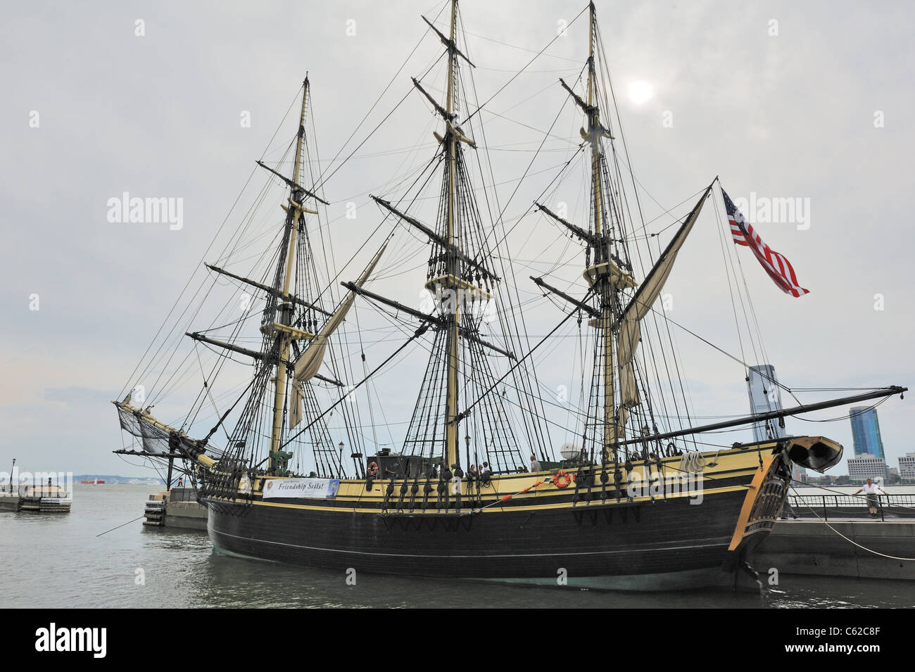 Una réplica de la "Amistad de Salem', un buque mercante construido en 1797 en Salem, Massachusetts, pertenece al Servicio de Parque Nacional de EE.UU. Foto de stock