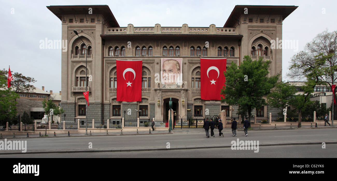 Turquía, Ankara, Ziraat Bank, Ataturk, imagen banderas turcas, Foto de stock