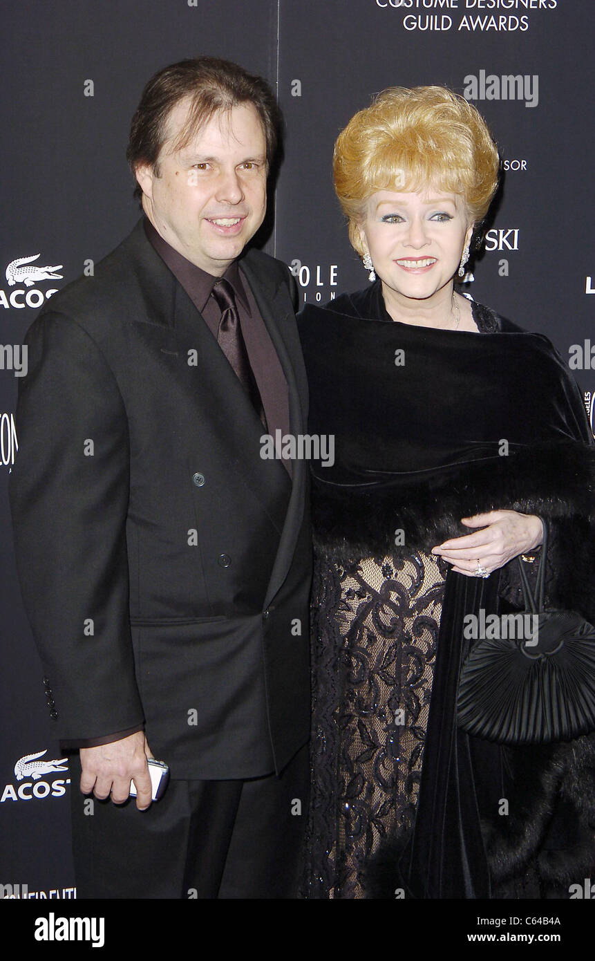 Todd Fisher Debbie Reynolds En La Sala De Prensa De La Septima Anual De Premios Del Gremio De Disenadores De Vestuario El Beverly Hilton Hotel De Beverly Fotografia De Stock Alamy