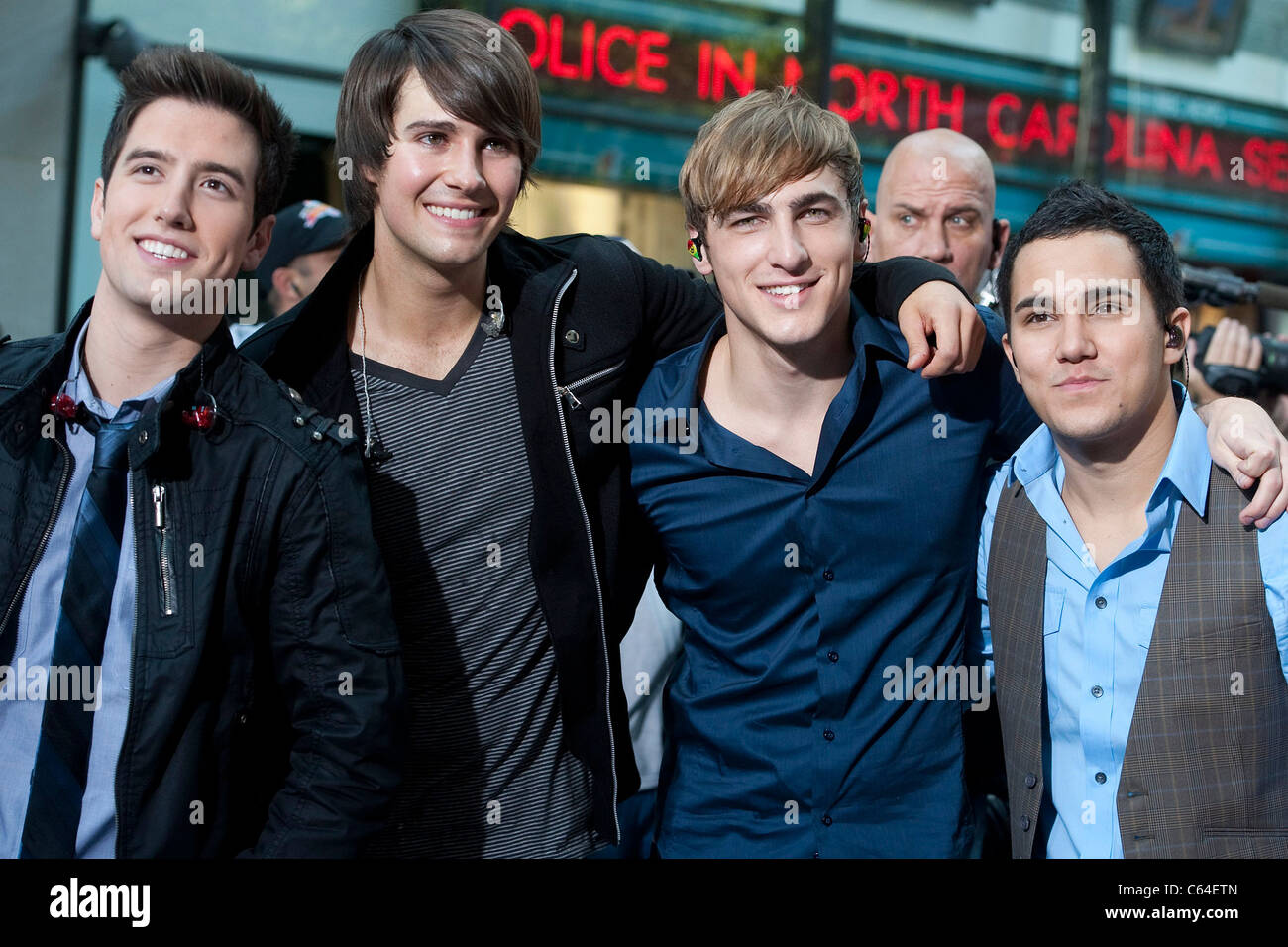 Big Time Rush, Logan Henderson, James Maslow, Kendall Schmidt, Carlos Peña  en el escenario para NBC Today Show Concert Series con grandes Fotografía de  stock - Alamy