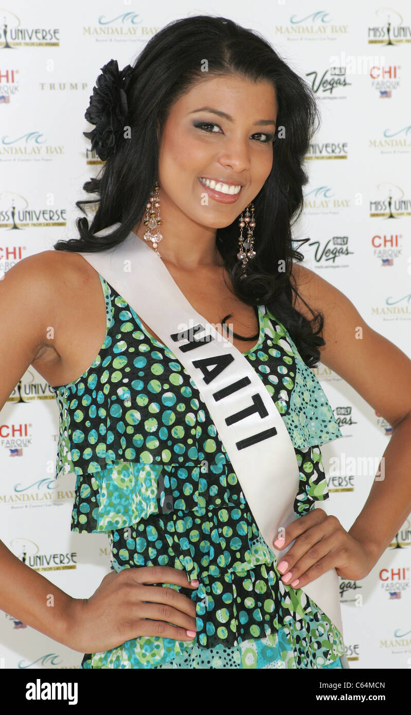 Sarodj Bertin (Miss Haití) en una aparición pública para Miss Universo