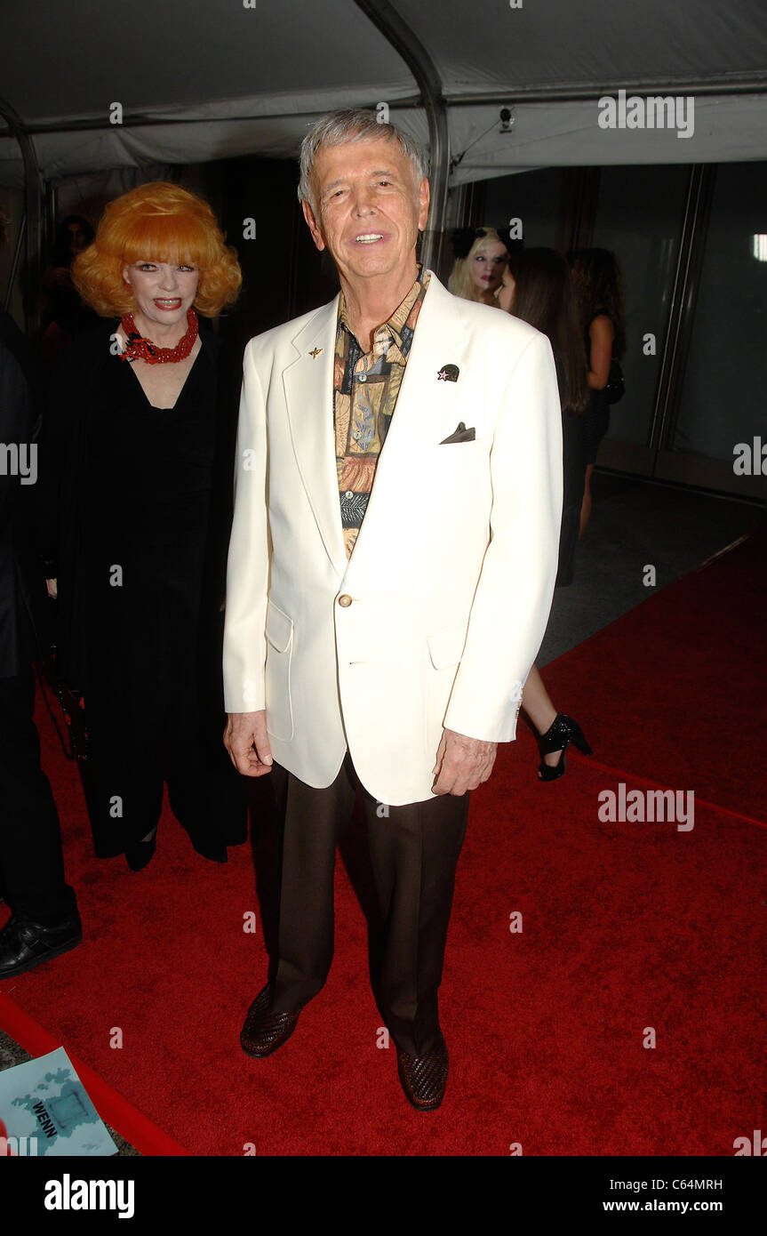 Roger Williams en la asistencia para el paseo de la Fama de Hollywood 50 Celebración, Hollywood & Highland Grand Ballroom, Los Angeles, CA 3 de noviembre de 2010. Foto por: Michael Germana/Everett Collection Foto de stock