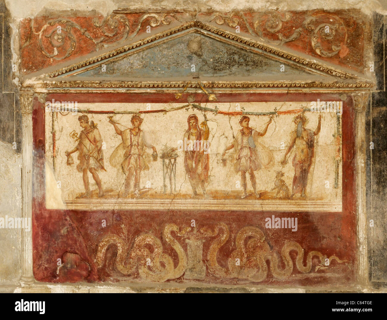 Lararium (Santuario) en el thermopolium de Vetutius Placidus. Consulte la descripción. Foto de stock