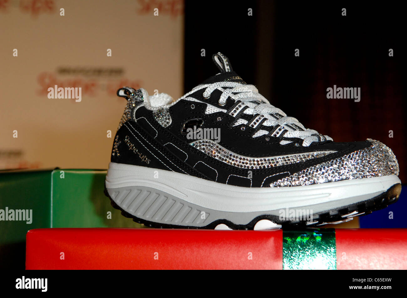 Juramento Floración Mala suerte Zapatos skechers fotografías e imágenes de alta resolución - Alamy