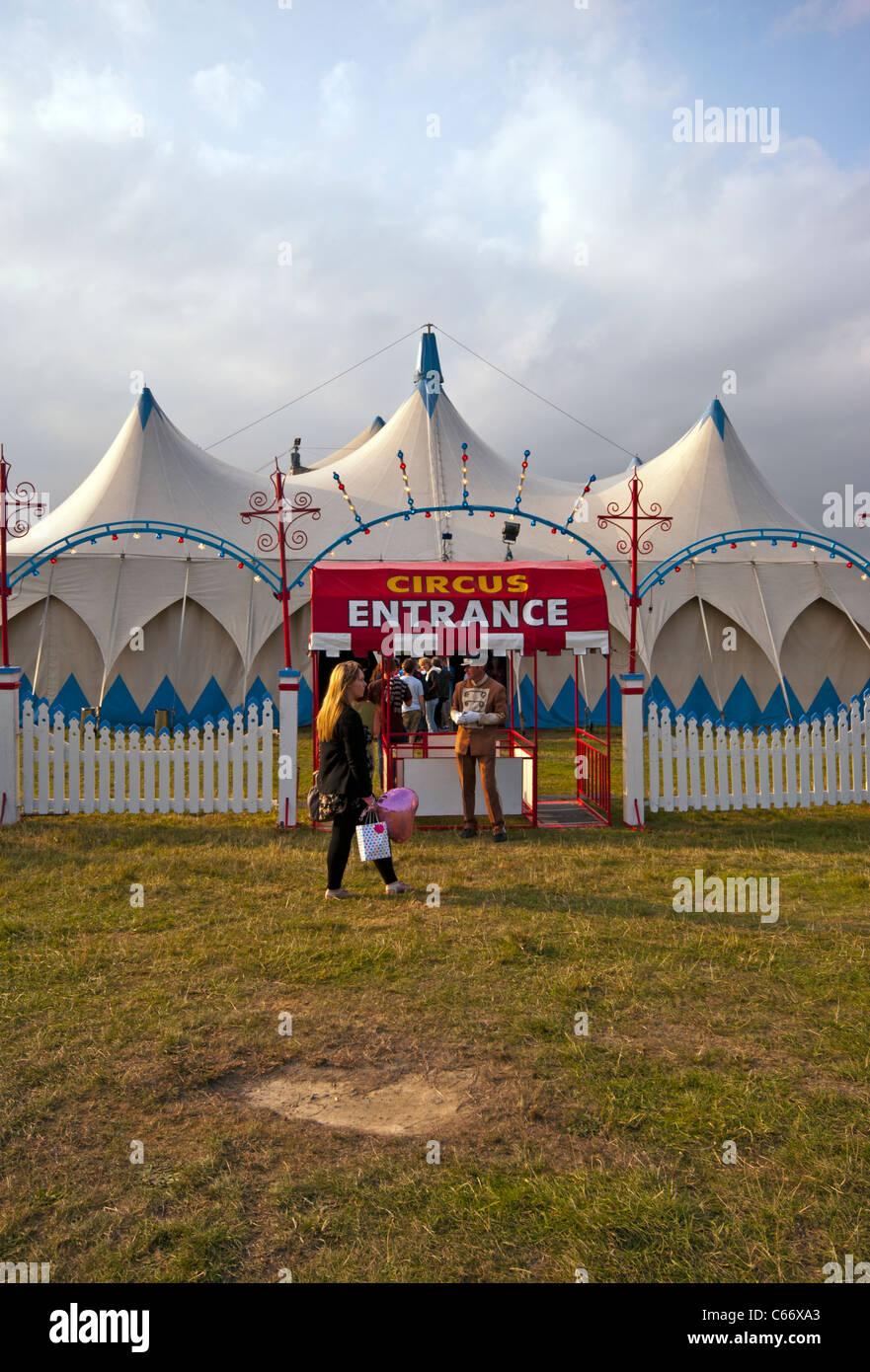 Carpas de circo fotografías e imágenes de alta resolución - Alamy