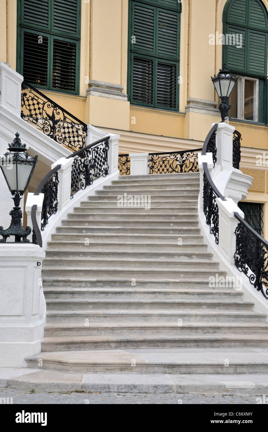 Escalera, el Palacio de Schönbrunn, en Viena, Austria, Europa Foto de stock