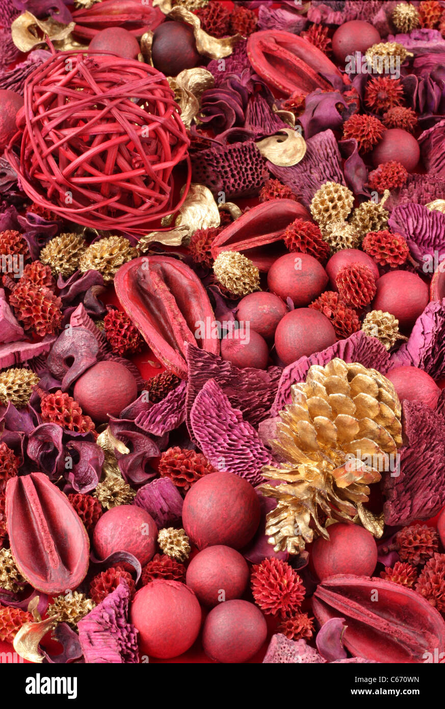 Antecedentes de dorado y rojo perfumado popurrí de Navidad Fotografía de  stock - Alamy