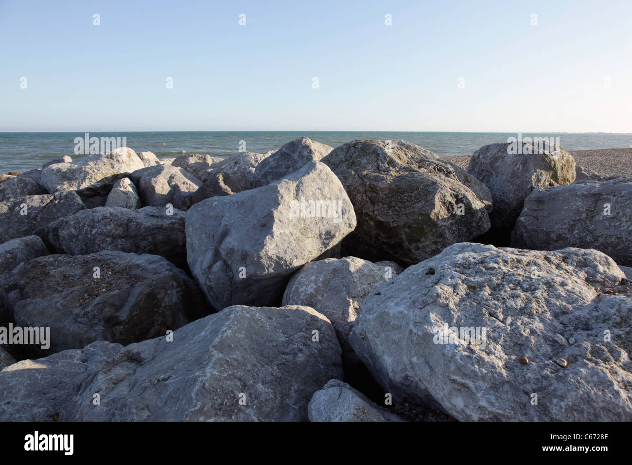 Afloramiento de roca de Hythe playa Kent Foto de stock