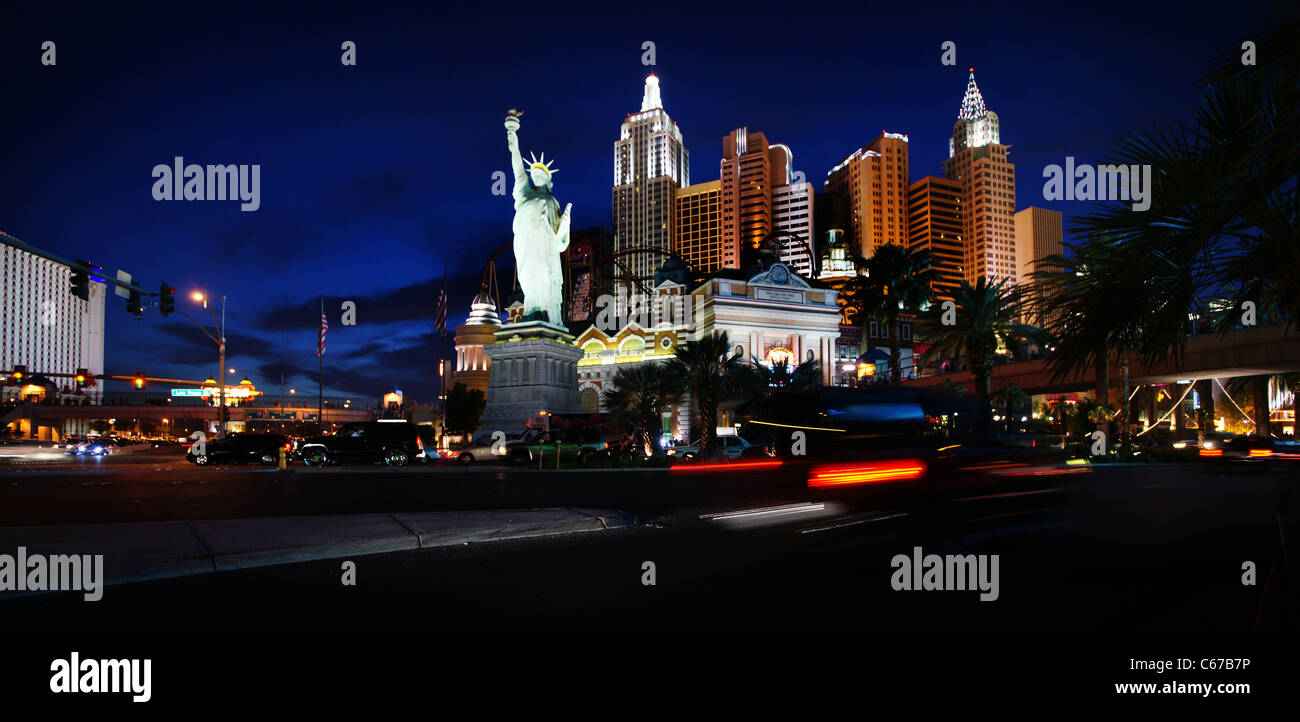 Hotel en Nueva York, Nueva York, Las Vegas Boulevard en penumbra Foto de stock