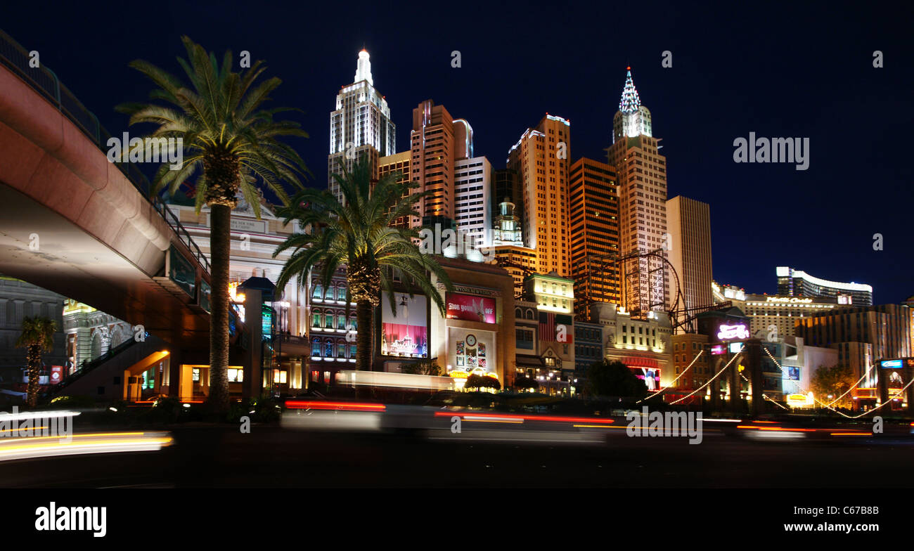Hotel en Nueva York, Nueva York, Las Vegas Boulevard, en penumbra, tomadas en el paso elevado Foto de stock