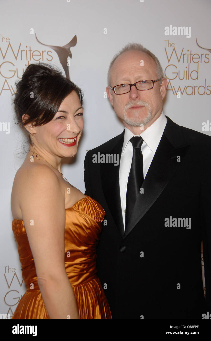 Maria Headley, Robert Schenkkan en la asistencia para la 63ª Anual de 2011 Writers Guild of America Awards, el Renaissance Hollywood Hotel Foto de stock