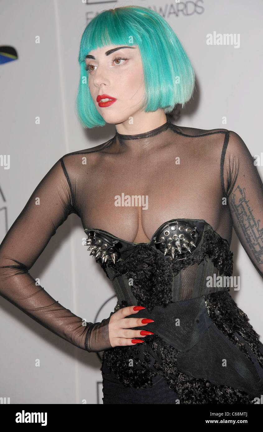 Lady Gaga en la terminal de llegadas de 2011 CFDA Fashion Awards, Alice Tully Hall en el Lincoln Center, Nueva York, NY El 6 de junio de 2011. Foto por: Kristin Callahan/Everett