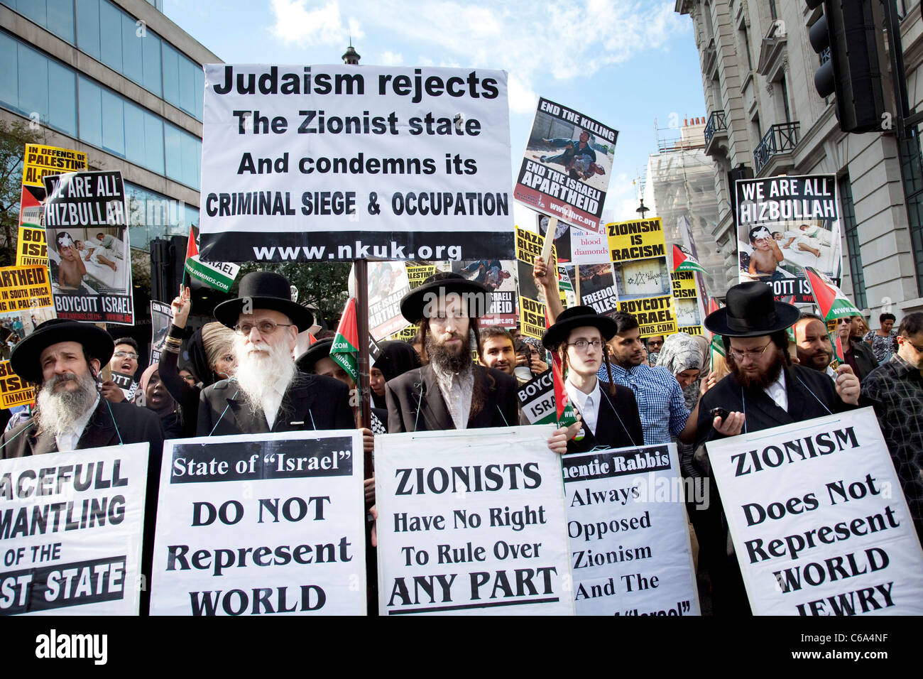 judios-ortodoxos-contra-el-sionismo-israeli-manifestacion-en-londres-los-judios-protestan-contra-la-ocupacion-de-palestina-y-una-cerrada-c6a4nf.jpg