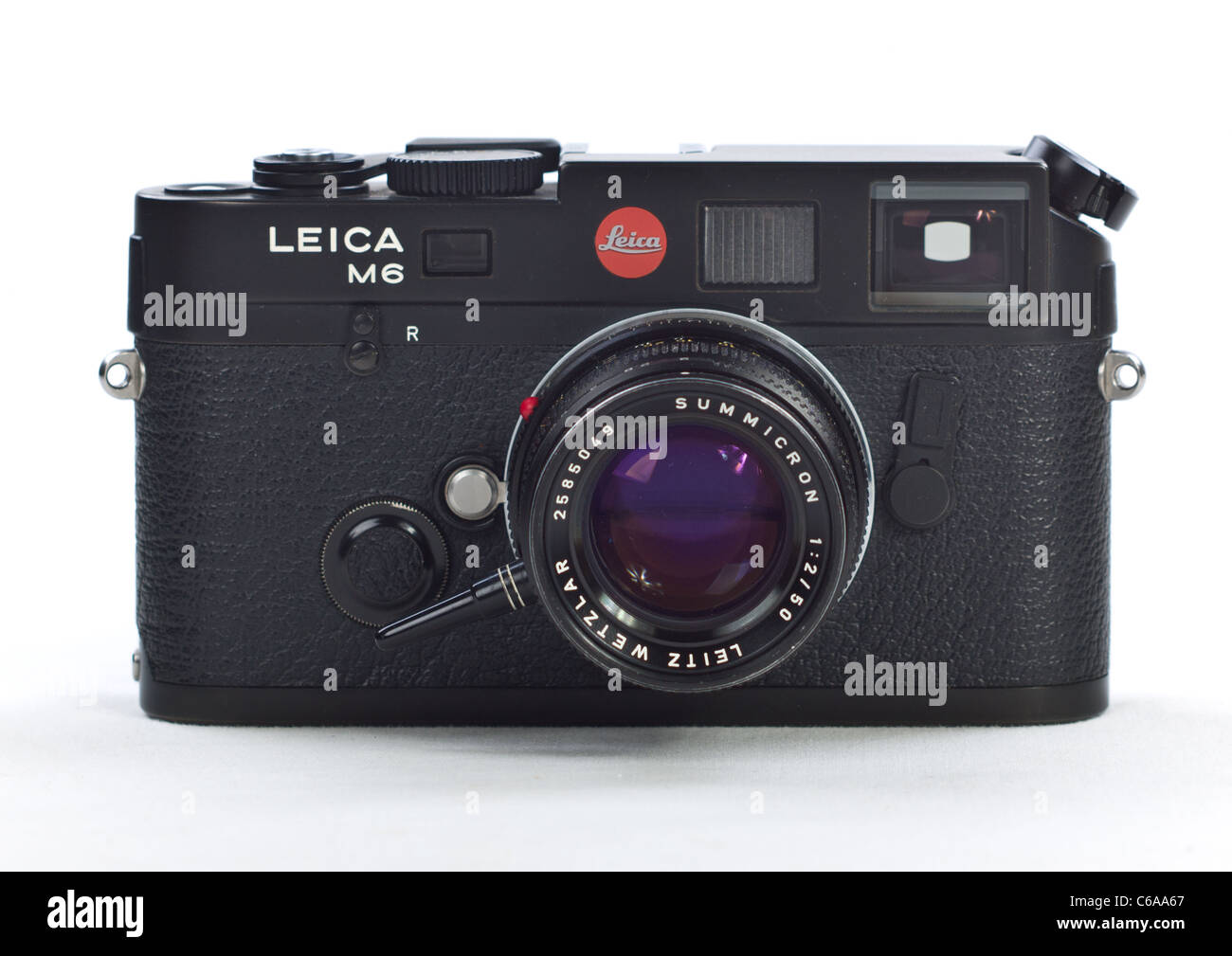 Leica M6 TTL RF Telémetro una cámara de película de 35 mm con 50mm Summicron clásico negro con lente f2 Foto de stock