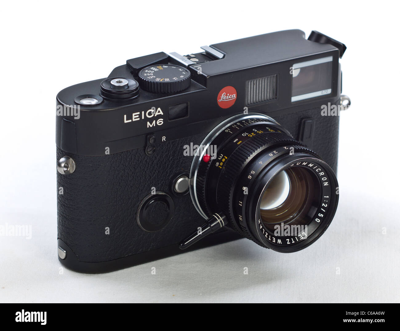 Leica M6 TTL RF Telémetro una cámara de película de 35 mm con 50mm Summicron clásico negro con lente f2 Foto de stock