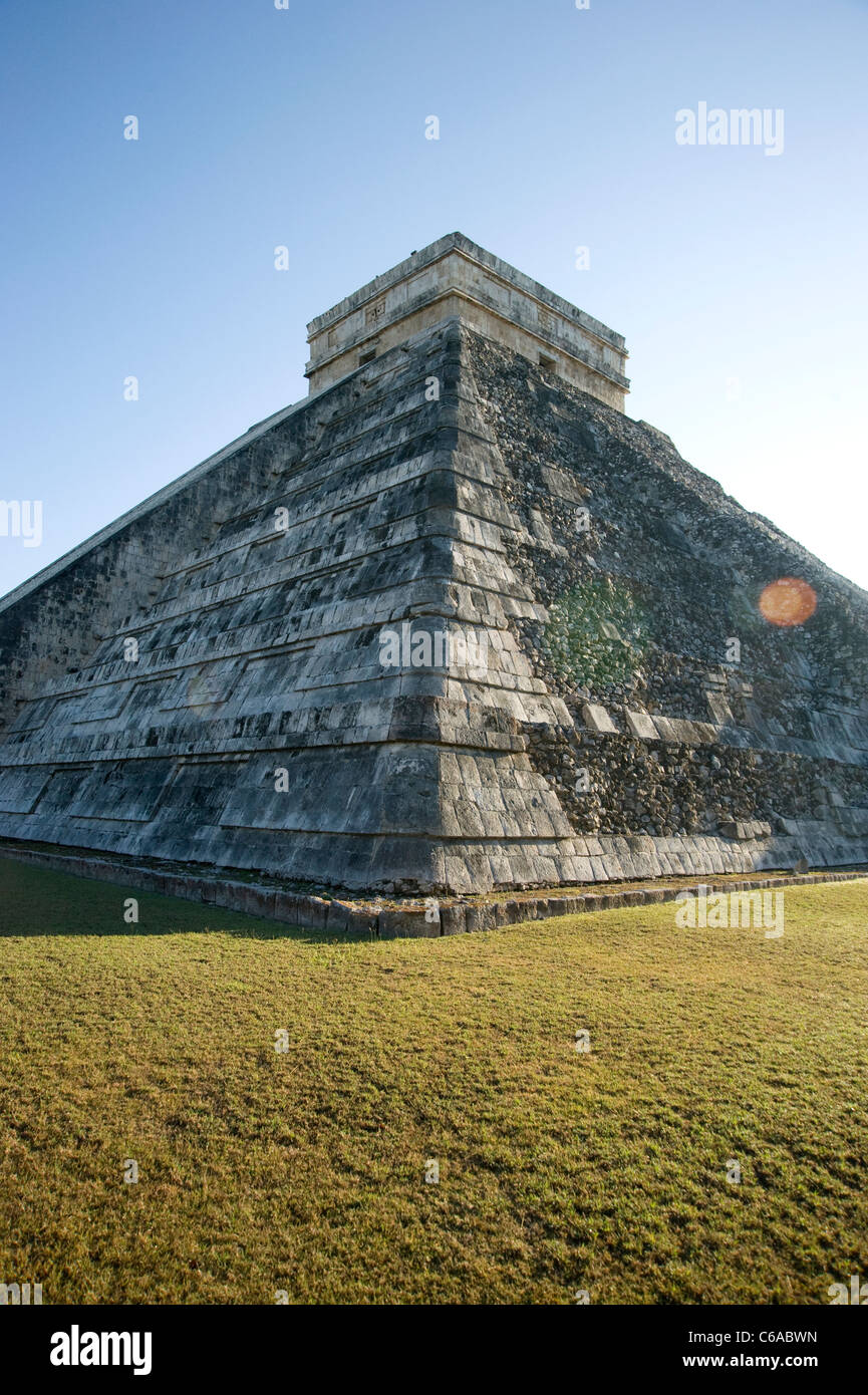 Pirámide maya en Chicen Itza, México Foto de stock