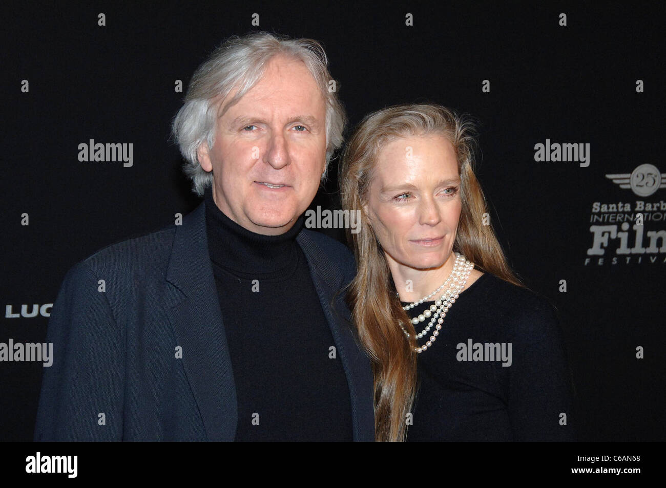 James Cameron y su esposa Suzy Amis 25 Santa Barbara International Film  Festival - Lucky marca Master Award se presenta moderno Fotografía de stock  - Alamy