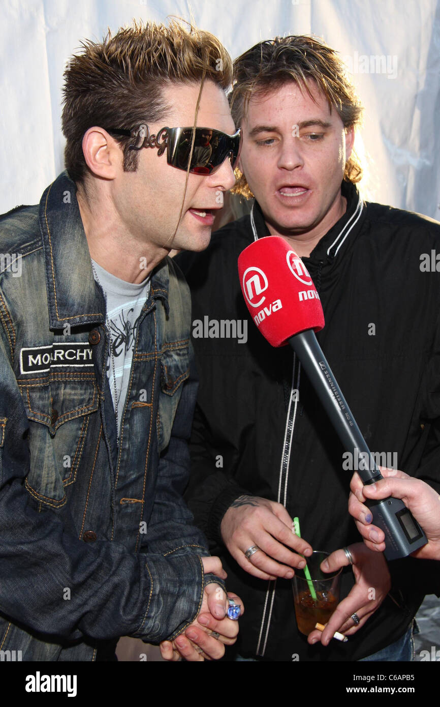 Corey Feldman y Corey Haim Game Day 2010 en la Mansión Playboy de Los Angeles, California 07.