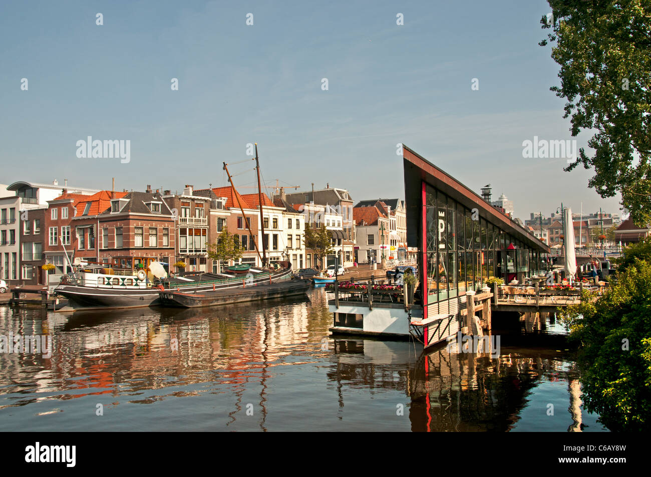 Antiguo Puerto de Leiden Países Bajos Holanda nueva Rin Galgewater Nieuwe Rijn Foto de stock